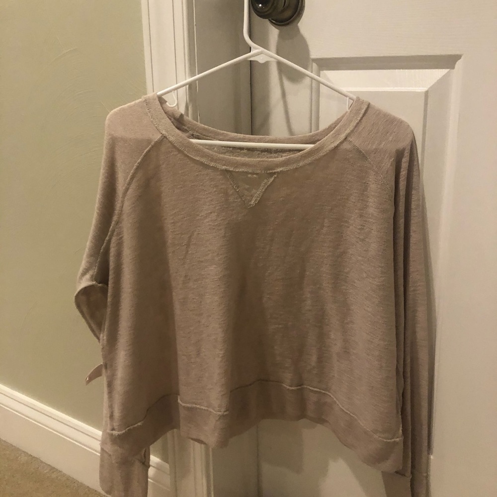 BEIGE VICTORIA SECRET LIGHT SWEATER